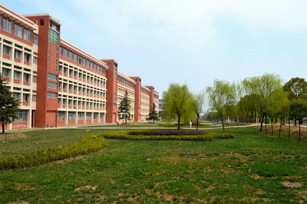 上海市西南位育中学