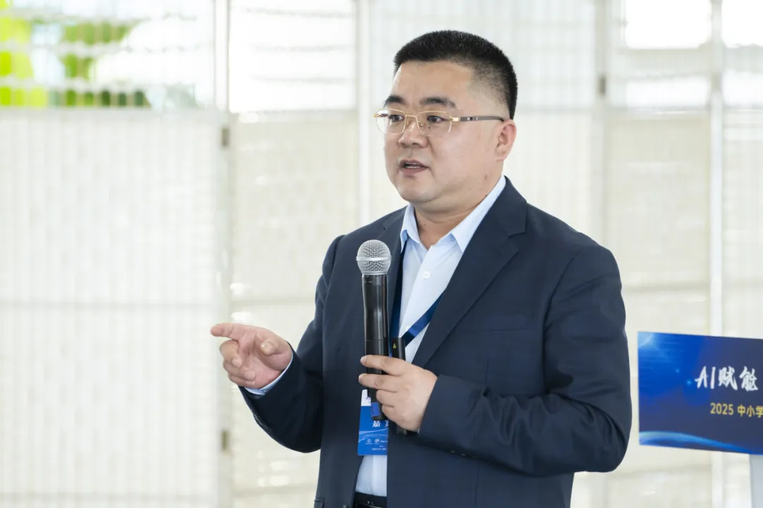 广渠门中学教育集团党委书记、总校长，广渠门中学党委书记（主持行政工作），北京市教育学会教育信息化专业委员会副秘书长蔡雷分享了生成式人工智能赋能基础教育高质量发展的广中实践