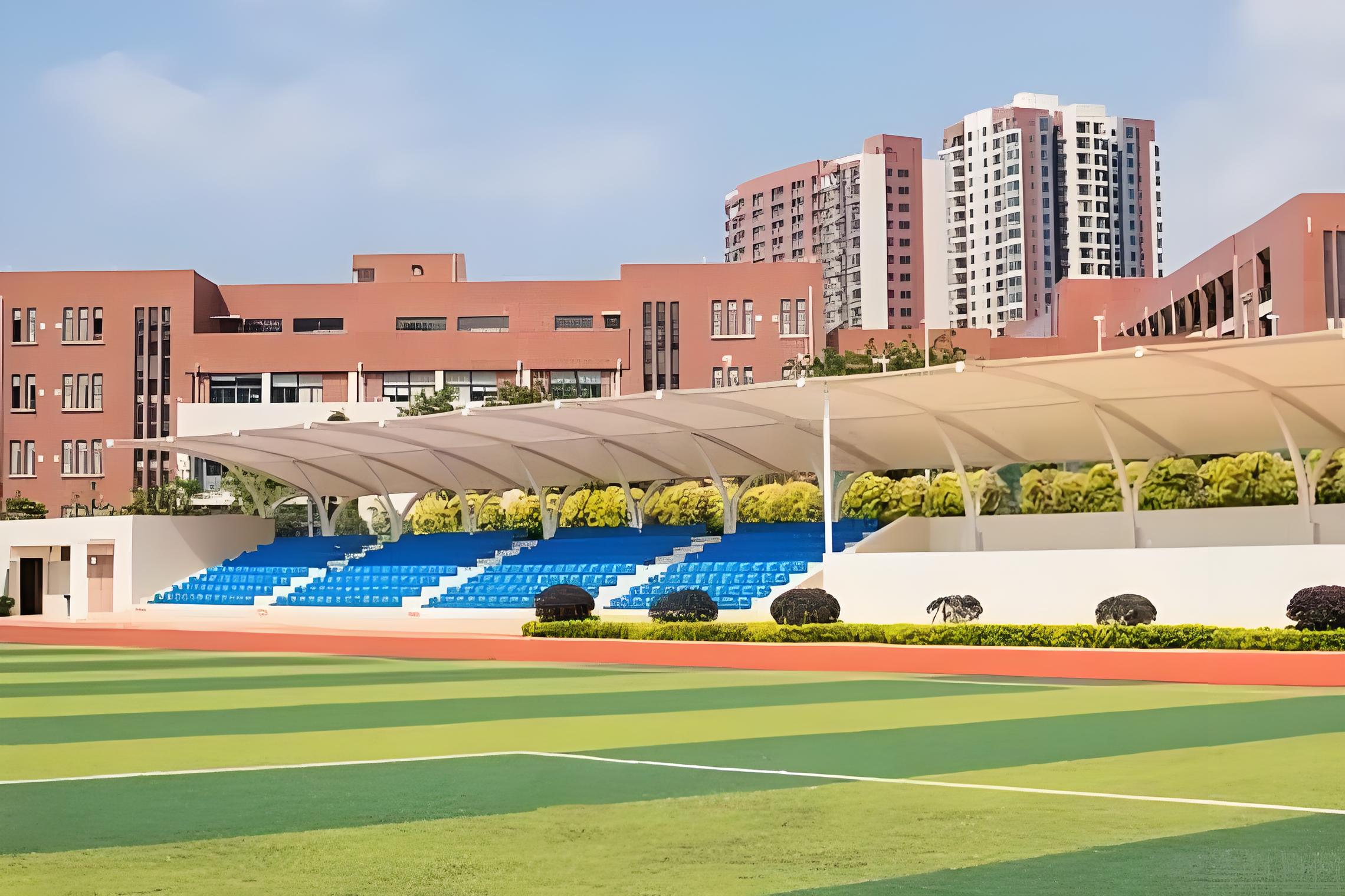 十里银滩国际学校