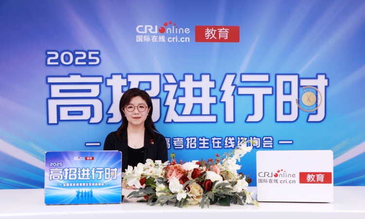 香港教育大学环球事务处署理副处长何静