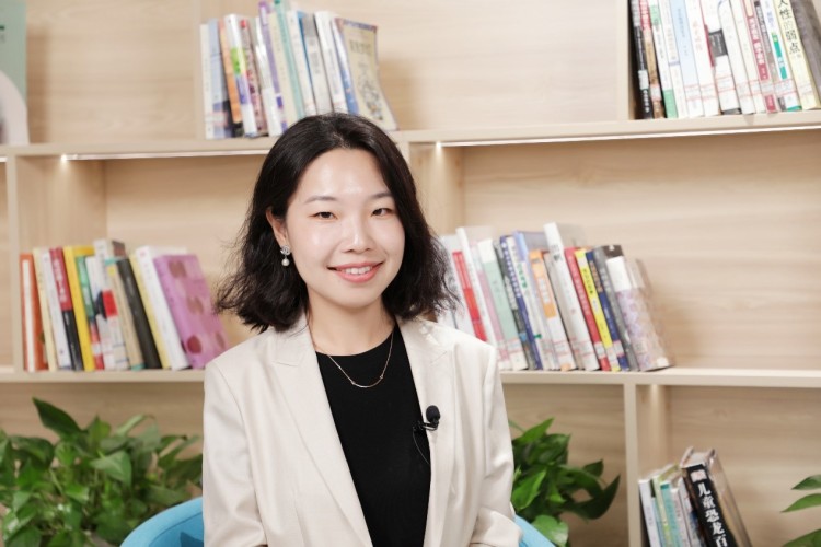2025教育会客厅丨专访北京爱迪学校双语高中教务长郝文馨_fororder_1