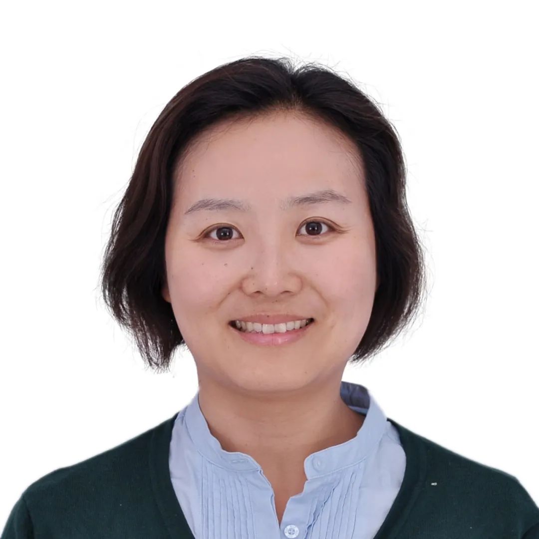 Ms. Cindy Wang 王志新 (化学教师)
