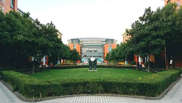 上海外国语大学西外外国语学校
